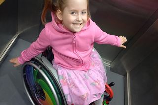 Anka i Teo poznali się na rehabilitacji. Oboje mają sześć lat i przed sobą długą walkę o zdrowie