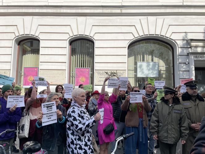 Wielki protest pod urzędem miasta w Łodzi. "Broń lasów Lublinka"