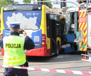 Wrocław: Tramwaj wjechał w miejski autobus! 13 osób w szpitalu