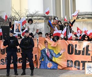 Protest kupców z Marywilskiej przed ratuszem