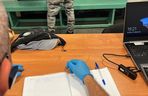 Przyjechali do Łomży kraść. Kobieta uciekła cukierni i zamknęła się w toalecie