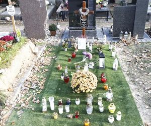 Tak wyglądają groby Zapasiewicza, Tyma, Kołaczkowskiej, Stoparczyk