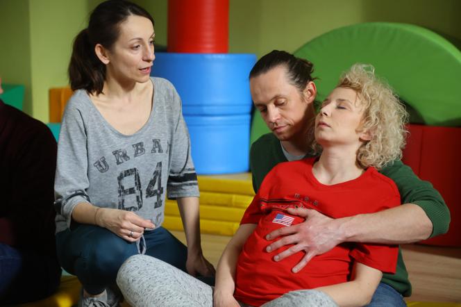 Na Wspólnej odc. 3461. Beata (Katarzyna Ptasińska), Emil (Piotr Ligienza)