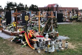 Tajemniczy napis na wieńcu. „Było nas siedmioro...”