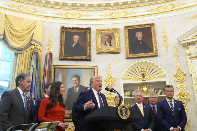 Trump chwali się złotem w Gabinecie Owalnym. "Goście wpadają w zachwyt, najlepszy gabinet w historii"