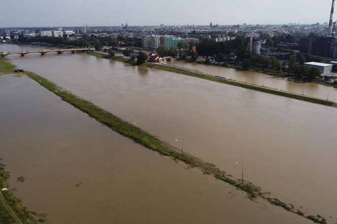 Walka o wrocławskie osiedla nad Odrą i Oławą. Mieszkańcy do późnych godzin nocnych bronili dobytku