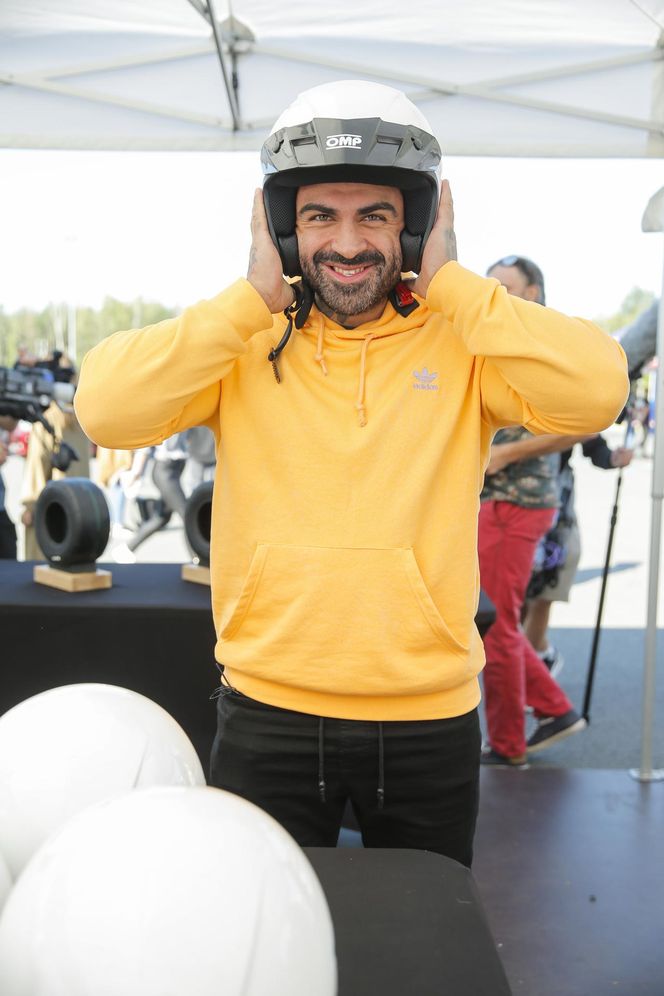 Błyskawiczna zmiana statusu. Akop Szostak w kwietniu się rozwiódł, a w czerwców oświadczył ponownie