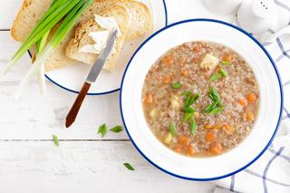 Dietetyczny krupnik gryczany: przepis na zupę warzywną z kaszą gryczaną