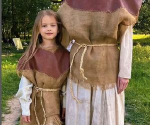 Na sygnale na planie. Anna (Lea Oleksiak)