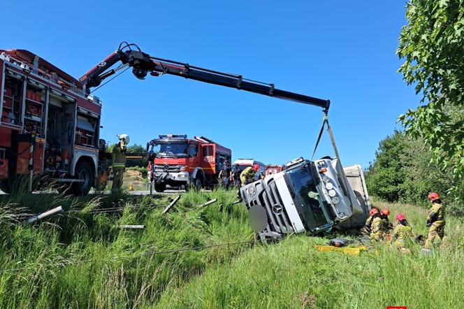 Śmiertelny wypadek pod Bochnią. Nie żyje kierowca ciężarówki