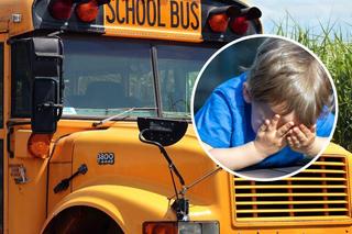 Trzylatek uwięziony w szkolnym autobusie. Sprytny malec sam wezwał pomoc!
