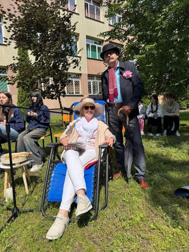 Czytanie na trawie w siedleckim Ekonomiku