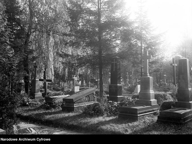 Dzień Wszystkich Świętych w Krakowie w latach 1925-1935