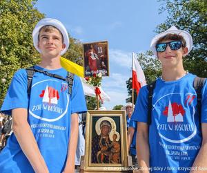 II szczyt pielgrzymkowy na Jasną Górę. Więcej pątników niż w zeszłym roku