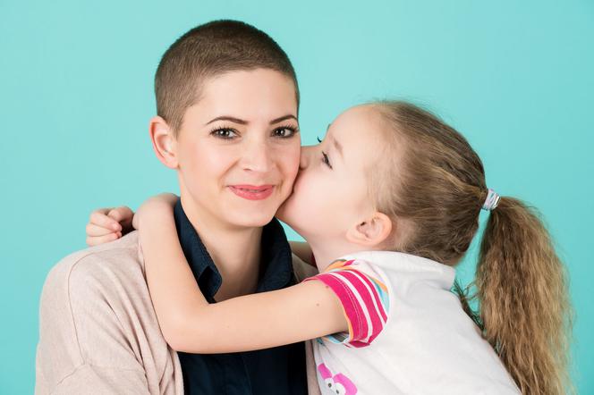 Emilia, chorując na raka piersi, mogła liczyć na wsparcie rodziny.