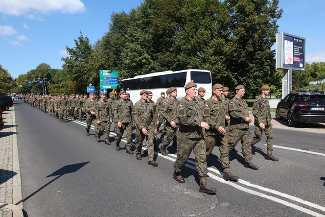 Defilada wojskowa w Katowicach i piknik. Wojewódzkie Obchody Święta Wojska Polskiego 2024