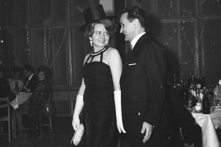 Sylwestrowy zawrót głowy za czasów PRL. Tak wyglądały bale pod znakiem trwałej ondulacji i radzieckiego szampana [ARCHIWALNE ZDJĘCIA]