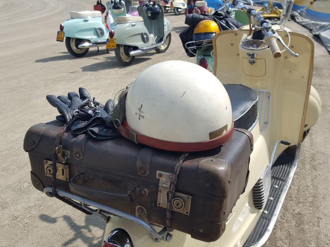 Osy kręciły kółka na stadionie żużlowym w Lesznie. Ogólnopolski zlot skuterów Osa Osieczna-Leszno 