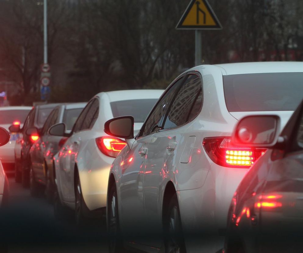 Wielkie korki w drodze nad morze. Ciągniki blokują drogę w kierunku Świnoujścia