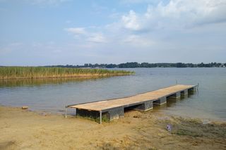 Dramat na Jeziorze Białym. 20-latek zsunął się z materaca i zniknął pod wodą