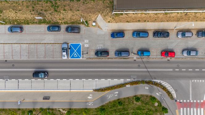 Nowy parking przy stacji kolejowej w Zielonce
