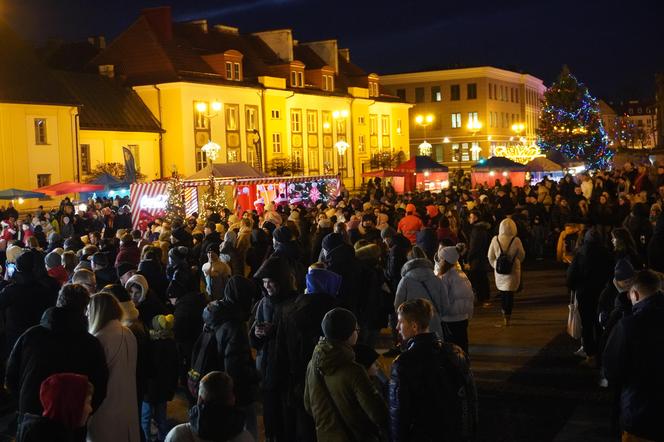 Ciężarówka Coca-cola w Białymstoku! Świąteczna atrakcja przyciągnęła tłumy mieszkańców na Rynek Kościuszki