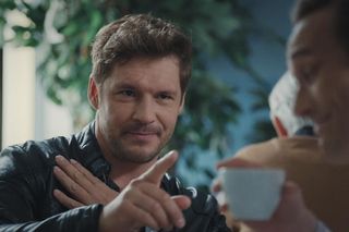 M jak miłość, odcinek 1887. Marcin (Mikołaj Roznerski), Olek (Maurycy Popiel)