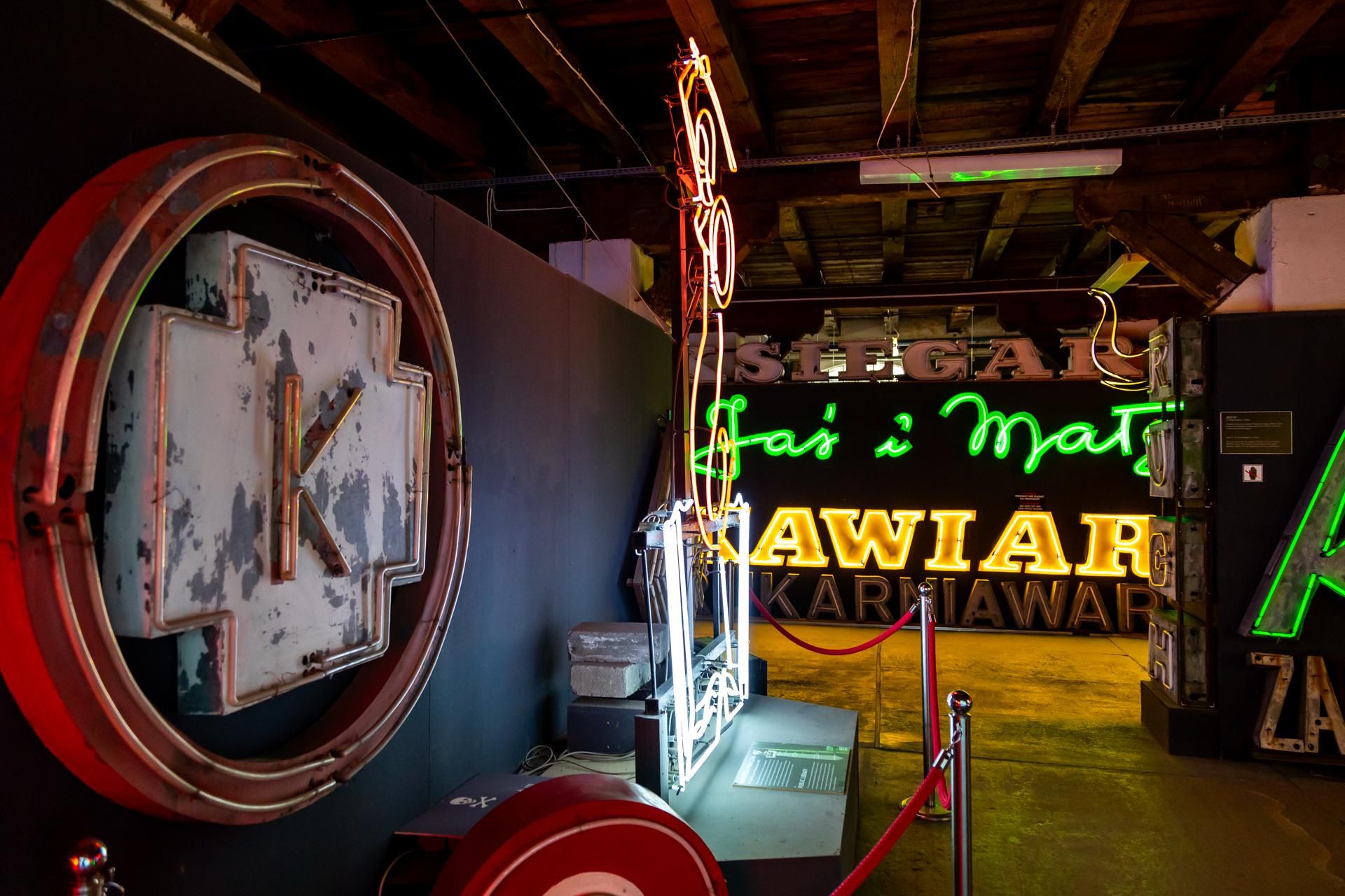 Neony z Muzeum Neonów w Warszawie