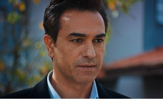 Dziedzictwo odcinek 780: Nedim postanawia zadać Yamanowi kolejny cios. Wywabia Nanę z rezydencji i na oczach Yamana przytula ją