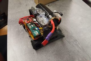 Walki robotów na Politechnice Bydgoskiej. Uczniowie sami zbudowali autonomiczne maszyny