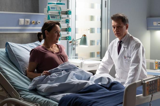 Na dobre i na złe, odcinek 800: Falkowicz umieści ciężarną Kasię w szpitalu. Tylko on zauważy niepokojące objawy u żony! ZWIASTUN