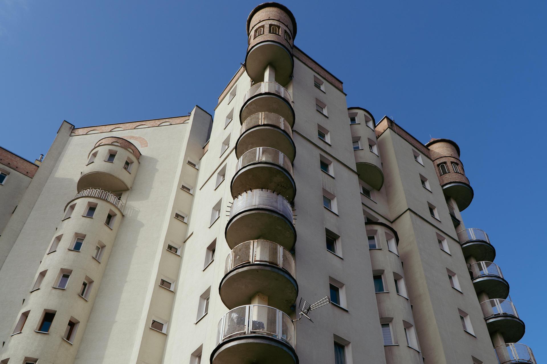 Blok-zamek w Krakowie - zdjęcia. Zobacz Wawel z wielkiej płyty