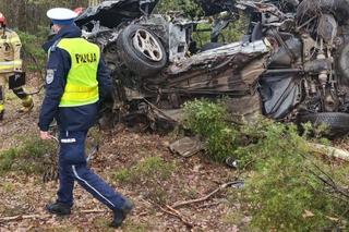 Śmiertelny wypadek 26-latka z Chojnic Jego mercedes całkowicie zmiażdżony