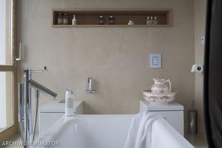 Ogrzewamy minimalizm - kontrasty w łazience