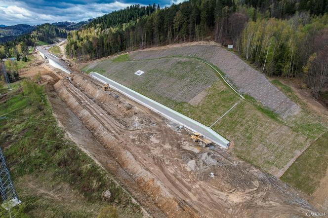 Postęp prac drpogowych na budowie obejścia Węgierskiej Górki