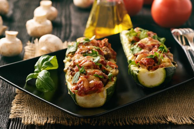 Cukinia faszerowama mięsem i warzywami