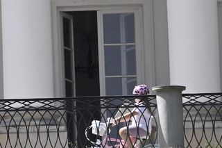 Kasia Nawrocka czuje się już w Belwederze jak u siebie! Przemieszcza się na rowerku!