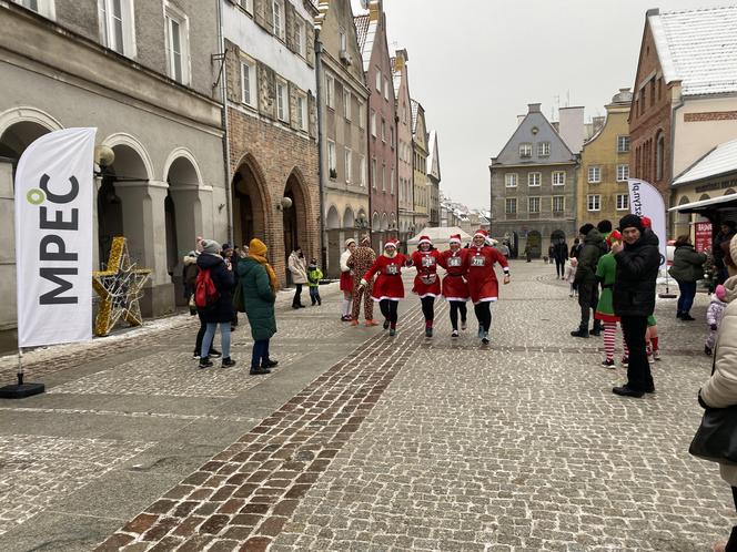 Bieg Mikołajów w Olsztynie 2023. Kilkaset osób pobiegło dla dzieci. Zobaczcie zdjęcia!