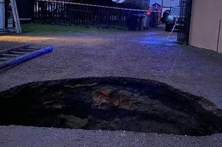 Jastrzębie-Zdrój. Na posesji przy ul. Długiej zapadła się ziemia! Zobacz zdjęcia
