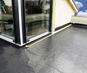 Hydroizolacja balkonu - jak ją wykonać? Jaka izolacja na balkon pod płytki?
