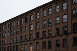 Wrocławskie mury grozy. Co naprawdę kryje się za najstraszniejszym budynkiem?