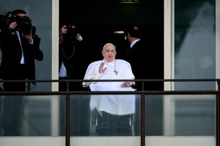 Papież Franciszek pokazał się publicznie. Ojciec Święty pozdrowił wiernych