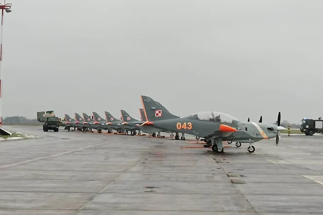 Samoloty Orlik wróciły na radomskie lotnisko na Sadkowie 