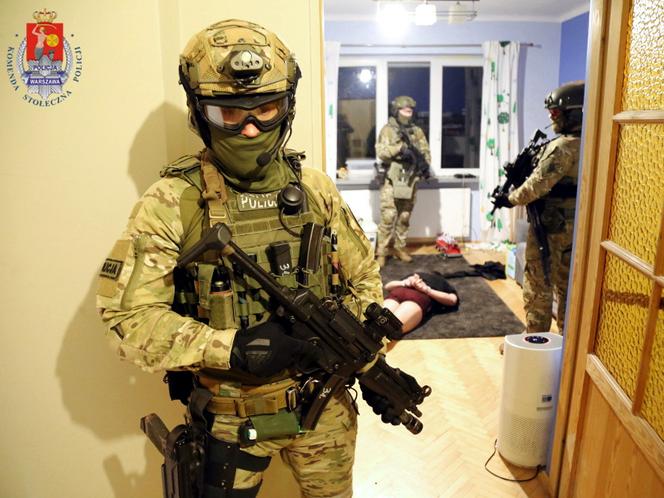 Wielka akcja CBŚP i KSP. Rozbito gang narkotykowy. Handlowali prochami, bronią palną i substancjami psychotropowymi