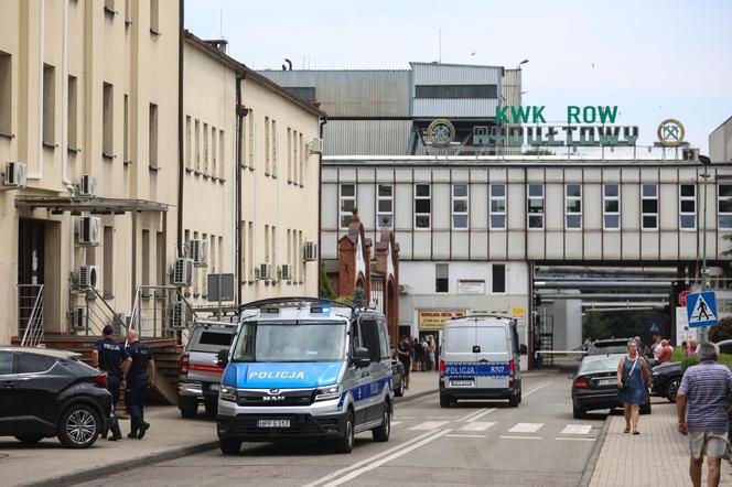 Trwa akcja ratownicza po wstrząsie w kopalni Rydułtowy. Pod ziemią znajdować się może nawet 40 osób