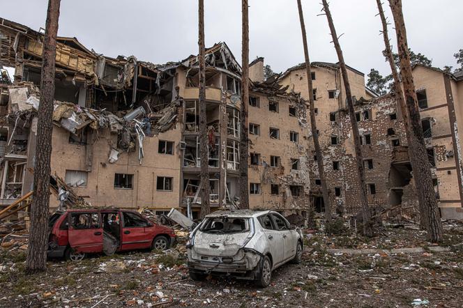 Irpień pozbawiony dostaw gazu po ataku rakietowym. Cywile uciekają podczas ataków bombowych