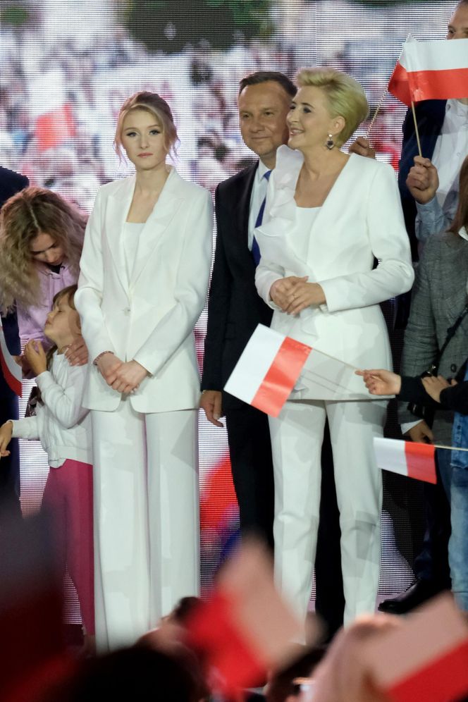 Co się stanie z kreacjami Agaty Dudy?