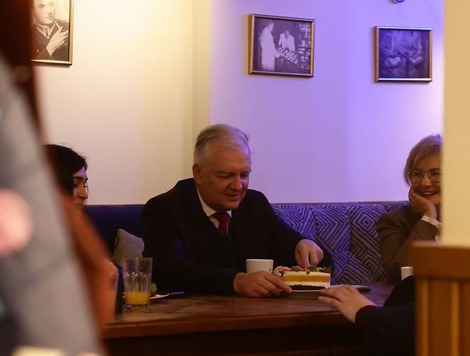 Pierwsze zdjęcia Jarosława Gowina. Polityk o walce z chorobą: Wróciłem tak silny, jak nigdy