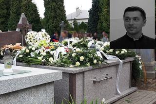 Pogrzeb księdza Jaromira Buczaka. Wylano HEKTOLITRY łez [RELACJA Z UROCZYSTOŚCI]