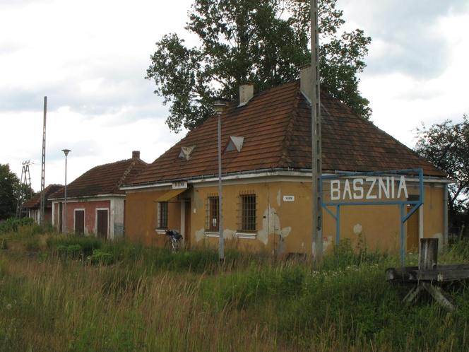 Stacja kolejowa w Baszni Dolnej przed remontem